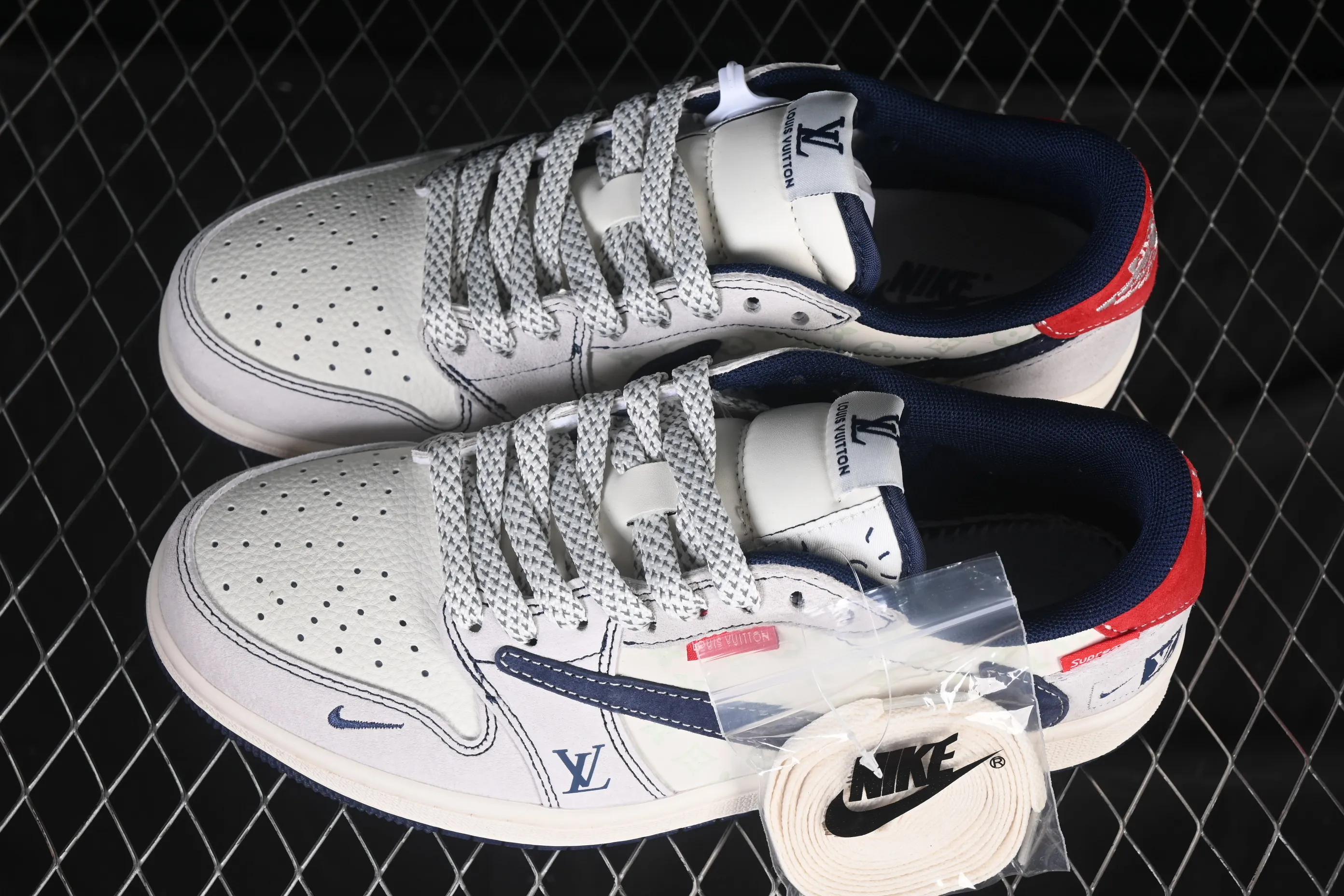 All Categories Air Jordan Jordan Series Basketball Shoes Air Jordan 1 Low High-end Customized Low-top Shoes Travis Scott x Fragment Design x Air Jordan 1 Low OG SP AJ1 Joe 1 LV Joint Piggy Blue Hook Woven Label Low-top Cultural Casual Shoes CX5050-Y15